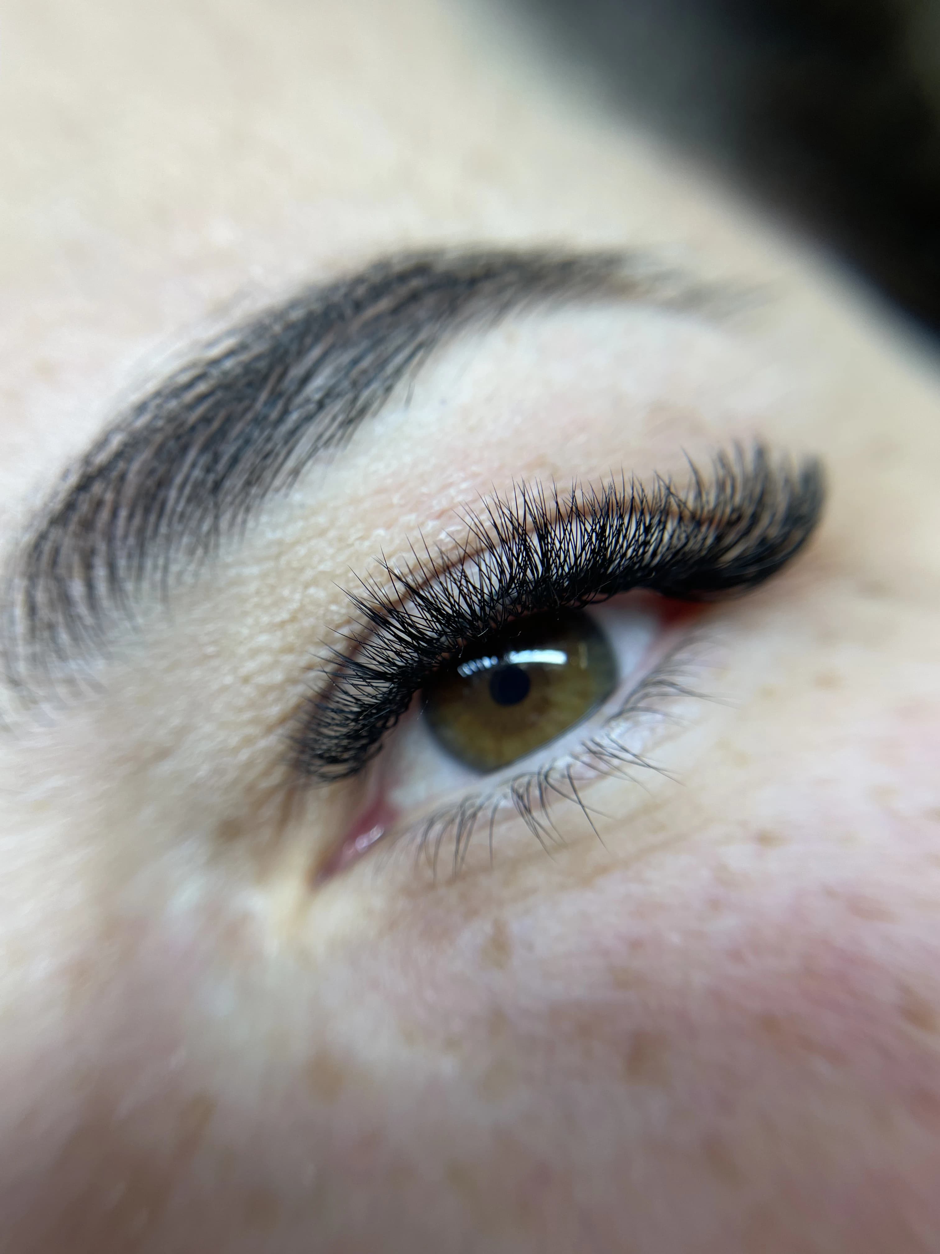 Hazel eye with dense 3D volume lash extensions, outer-corner cat-eye flare and ring-light catch at My Beauty Space.